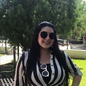 Meet your Posher, Raquel